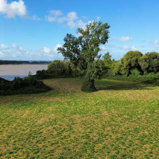 Photo de paysage avec la Seine en arrière plan